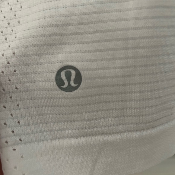 Lululemon Train to Be Short-Sleeve Shirt in White Size 6 Breathable Training Top - Picture 3 of 8